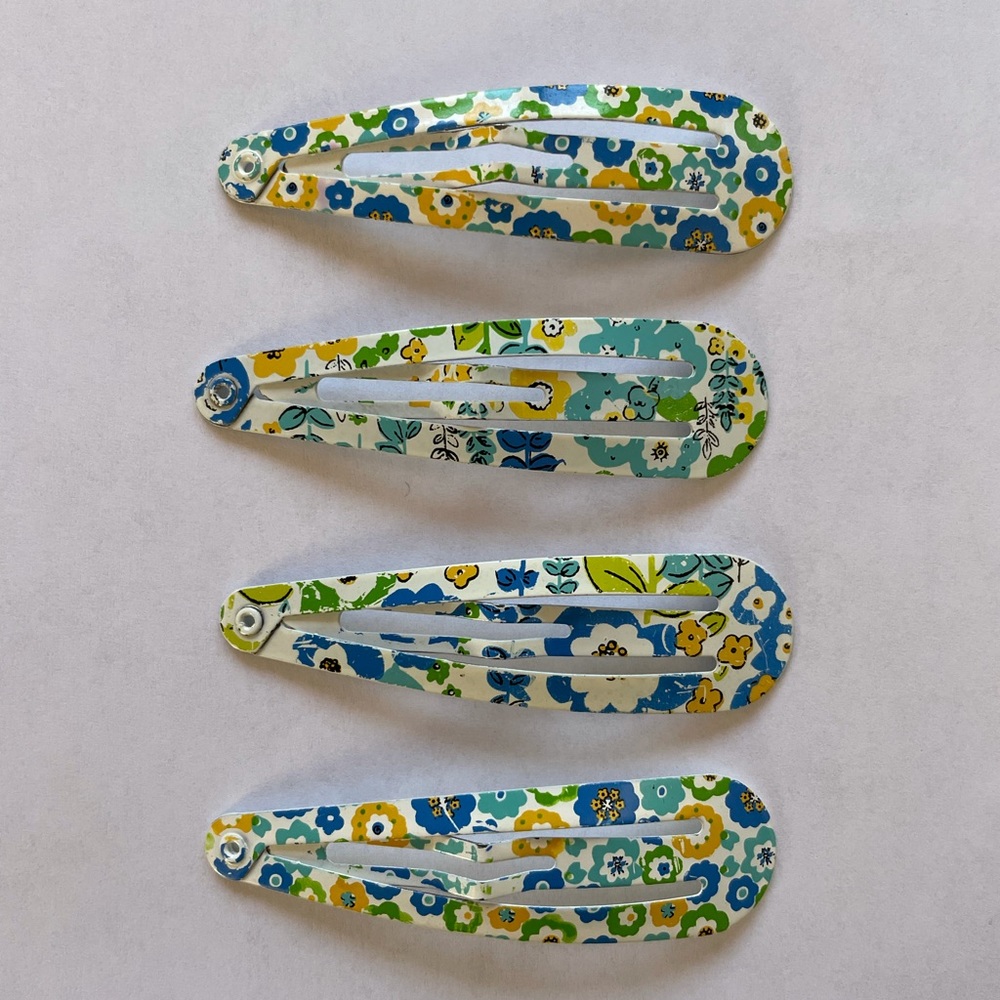Girls/women’s Vera Bradley hair clips and ponytail holders. Sets or all.